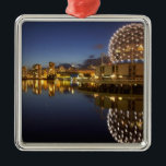 Adorno Metálico Science World y CBD reflejados en False Creek,<br><div class="desc">DERECHOS DE AUTOR David Wall / DanitaDelimont.com| CN02 DWA0002.jpg| Science World y CBD reflejados en False Creek,  Vancouver,  Columbia Británica,  Canadá</div>