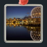 Adorno Metálico Science World y CBD reflejados en False Creek,<br><div class="desc">DERECHOS DE AUTOR David Wall / DanitaDelimont.com| CN02 DWA0002.jpg| Science World y CBD reflejados en False Creek,  Vancouver,  Columbia Británica,  Canadá</div>