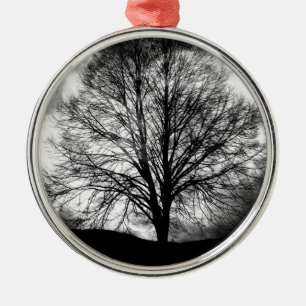 Adorno Metálico Silueta de árbol frente a una luna llena
