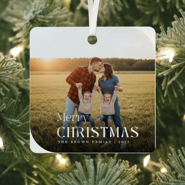 Adorno Metálico Simple White Script Christmas Family Name Photo (in situ)