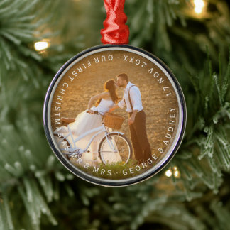 Adorno Metálico Sr. y Sra. First Christmas Circle Text Boda Photo