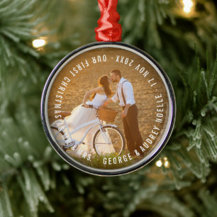 Adorno Metálico Sr. y Sra. First Christmas Circle Text Boda Photo
