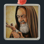 Adorno Metálico St. Padre Pio con crucifijo<br><div class="desc">Imagen hermosa de St. Padre Pio que mira sobre el crucifijo.</div>