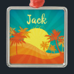 Adorno Metálico Sunset Beach nombre de diseño de surf retro tropic<br><div class="desc">Con el diseño de una playa tropical retro al atardecer con palmeras. Este surf de diseño está decorado en tonos rojos, naranjas y amarillos y recuerda a un balneario tropical en verano. Para los amantes del sol, el surf, la arena y las puestas de sol tropicales. Opción de nombre personalizado...</div>
