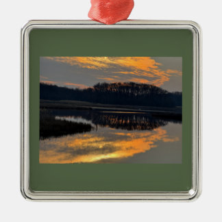 Adorno Metálico Sunset Waterscape Reflection Ornament 