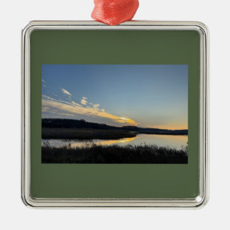 Adorno Metálico Sunset Waterscape Reflection Ornament 