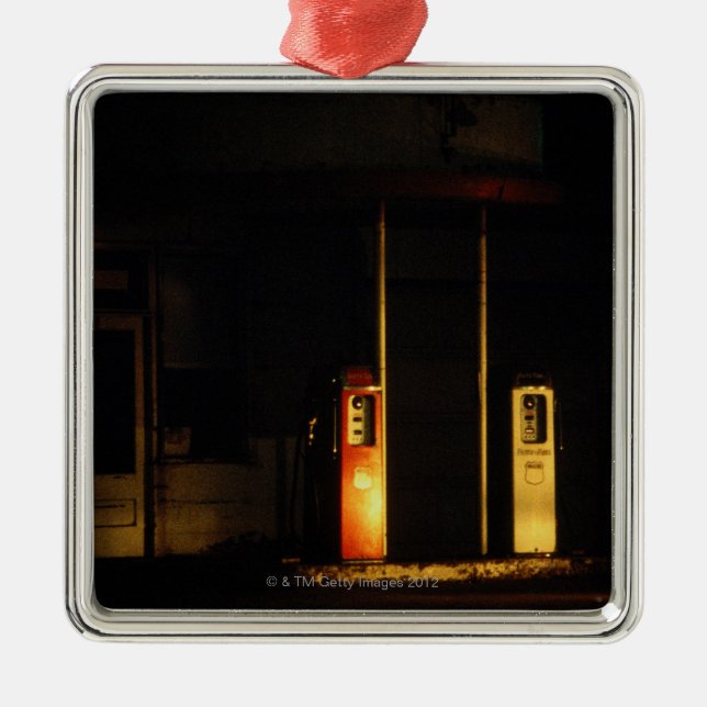 Adorno Metálico Surtidores de gasolina del vintage en la noche, (Frente)