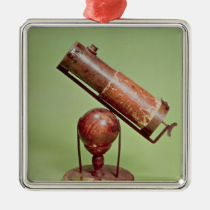 Adorno Metálico Telescopio que pertenece a sir Isaac Newton 1671