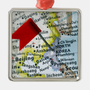 Adorno Metálico Trace el perno colocado en Corea del Norte en el