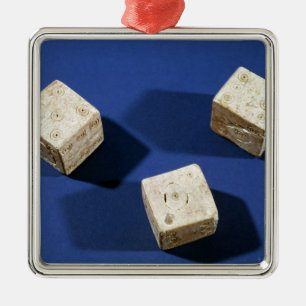 Adorno Metálico Tres dados, de la acrópolis en Osteria