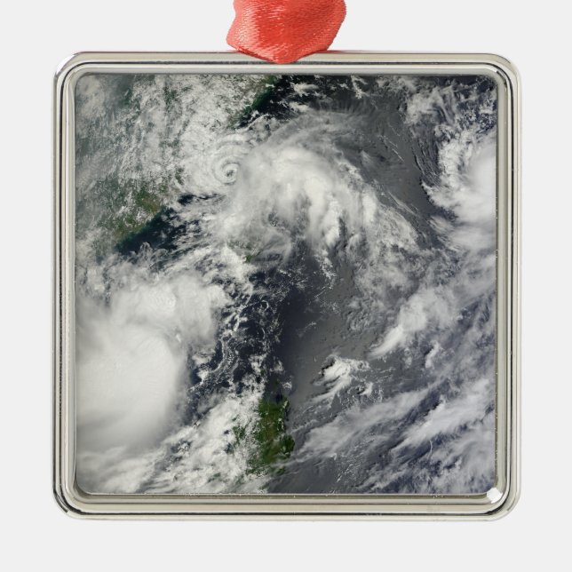 Adorno Metálico Tres fuertes tormentas (Frente)