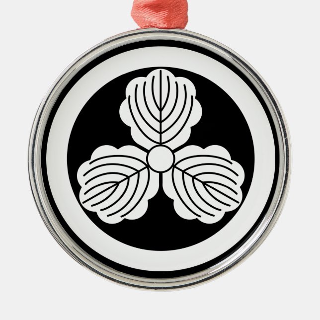 Adorno Metálico Tres hojas de roble (1) en círculo (Frente)