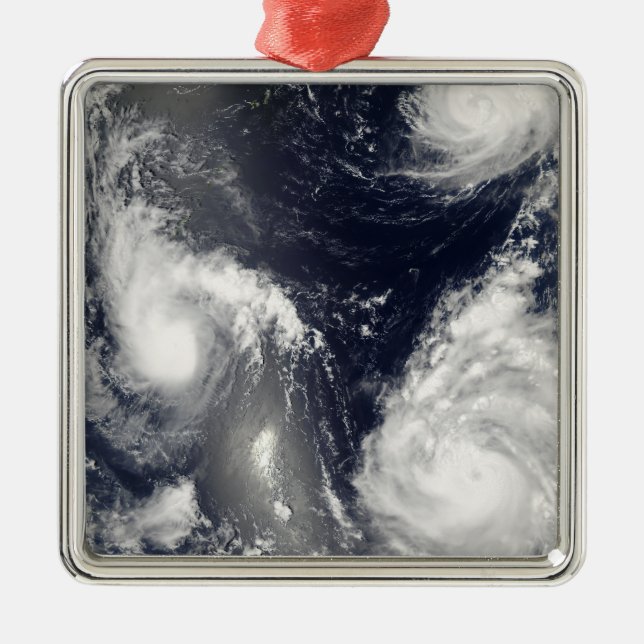 Adorno Metálico Tres tifones diferentes (Frente)