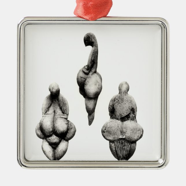 Adorno Metálico Tres vistas de una figurilla de "Venus" (Frente)