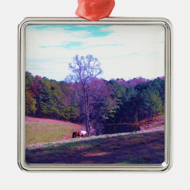 Adorno Metálico Un caballo lejano en un campo morado (Frente)