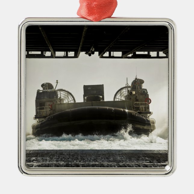 Adorno Metálico Un cojín aéreo de la nave de aterrizaje se prepara (Frente)