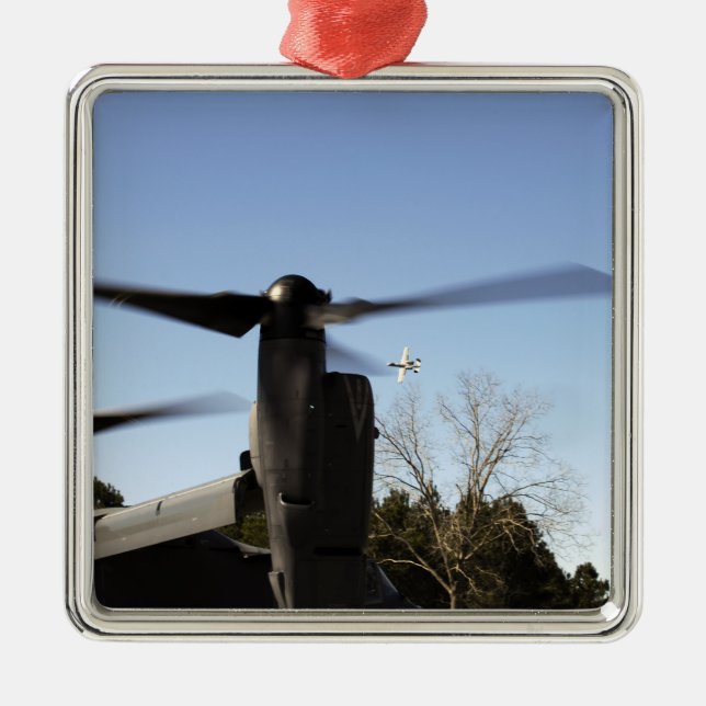 Adorno Metálico Un CV-22 Osprey se prepara para despegar (Frente)