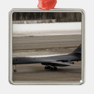 Adorno Metálico Un obturador B-1B realiza un toque y se va