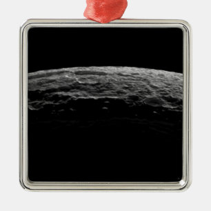 Adorno Metálico Un paisaje irreal de la luna de Saturn