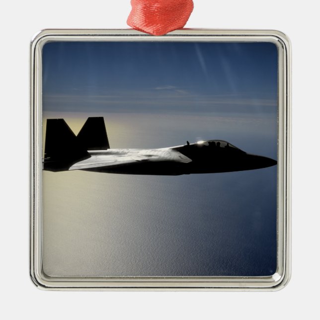 Adorno Metálico Un rapero F/A-22 vuela a una misión de capacitació (Frente)