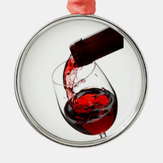 Adorno Metálico Un vaso de vino tinto