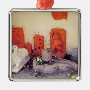Adorno Metálico Una capilla de una capilla en el Ganges