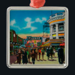 Adorno Metálico Una escena diaria en el Pike, Long Beach<br><div class="desc">Una escena diaria en el Pike,  Long Beach - Long Beach,  CA fue creada en 1940. Esta imagen representa escenas de Long Beach,  CA.</div>