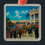 Adorno Metálico Una escena diaria en el Pike, Long Beach<br><div class="desc">Una escena diaria en el Pike,  Long Beach - Long Beach,  CA fue creada en 1940. Esta imagen representa escenas de Long Beach,  CA.</div>