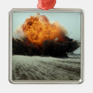 Adorno Metálico Una explosión estalla