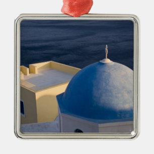 Adorno Metálico Una iglesia ortodoxa cerca del mar, Oia Santorini