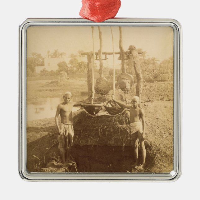 Adorno Metálico Una máquina egipcia de la irrigación en los bancos (Frente)