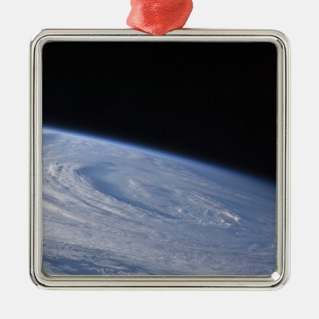 Adorno Metálico Una vista oblicua (Frente)