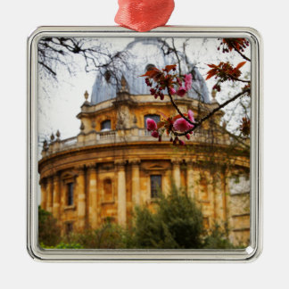 Adorno Metálico University of Oxford
