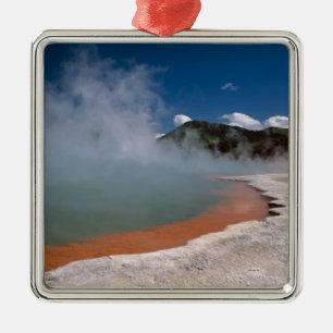 Adorno Metálico Vapor que se eleva de la piscina de Champagne en W