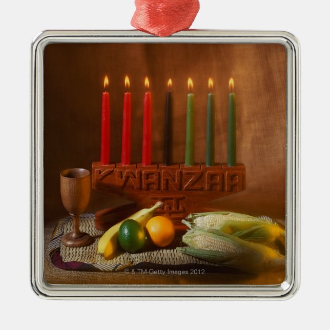 Adorno Metálico Velas y comida de Kwanzaa (Frente)