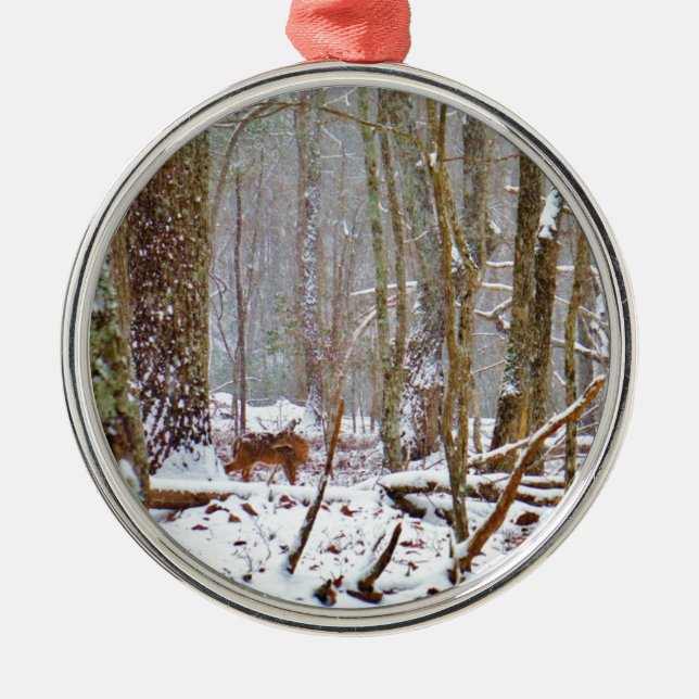 Adorno Metálico Venado en la nieve, lamiendo la pierna (Frente)