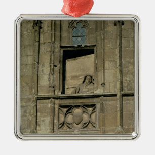 Adorno Metálico Ventana simulada en la fachada de la entrada con