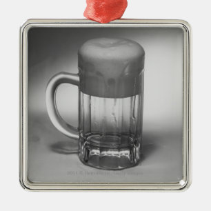 Adorno Metálico Vidrio de cerveza que desborda