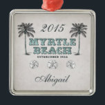 Adorno Metálico Viñeta personalizada Myrtle Beach South Carolina<br><div class="desc">La Vieja Playa De Myrtle,  En Carolina Del Sur,  Estableció El Ornamento De Navidad De 1938. Personaliza con un nombre y un año. ~</div>