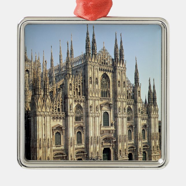 Adorno Metálico Vista de la fachada, iniciada en 1386 (Frente)