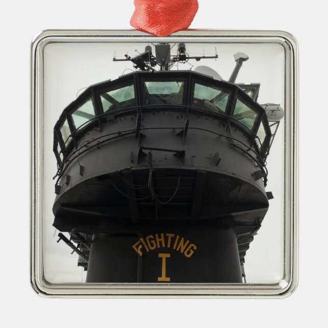 Adorno Metálico Vista de la sección frontal de la superestructura (Frente)