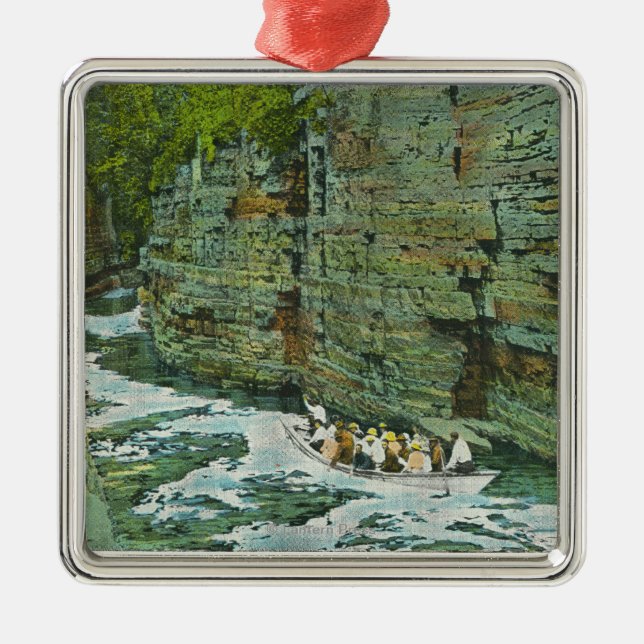 Adorno Metálico Vista del barco que comienza abajo del saetín (Frente)