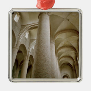 Adorno Metálico Vista interior del cubo y de la bóveda