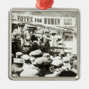 Adorno Metálico Votos para las mujeres, agosto de 1908