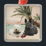 Adorno Metálico Westie & Scottie en Palmy Beach<br><div class="desc">Este Westie y Scottie están disfrutando de las palmeras de esta playa. ¿Tienes un Westie y un Scottie,  lo tenemos? ¡Estos diseños son creados a partir de mis obras de arte originales y están disponibles en ropa,  novedad y artículos de regalo! ¡Disfrútenlo!</div>
