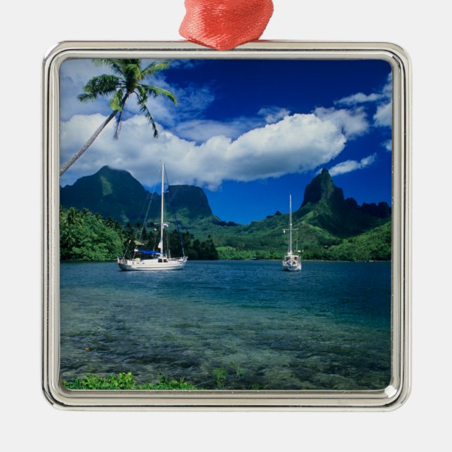 Adorno Metálico Yates privados anclados en la bahía de Opunohu (Frente)