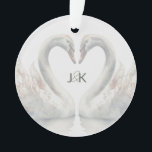 Adorno Monograma Boda de cisnes románticos<br><div class="desc">Los cisnes adornan este adorno monograma de pareja boda que ofrece una estética romántica. Ideal para ocasiones especiales. Añade los monogramas de la pareja. También hace un gran regalo. Utilice la plantilla para crear su propio ornamento romántico de monograma de cisne.</div>