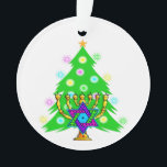 Adorno Navidad y Jánuca<br><div class="desc">La atracción del árbol y del menorah de Navidad con la estrella de David judía rodeó por los presentes del día de fiesta en tarjetas de felicitación,  franqueo,  ideas del regalo y ropa para la familia.</div>