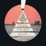 Adorno Navidades del Ornament Beach 2020<br><div class="desc">Ornamento de Navidad con un paisaje de playa y una pirámide de árboles con palabras. Gracias al Hungryjpeg por algunos de los elementos del diseño.</div>