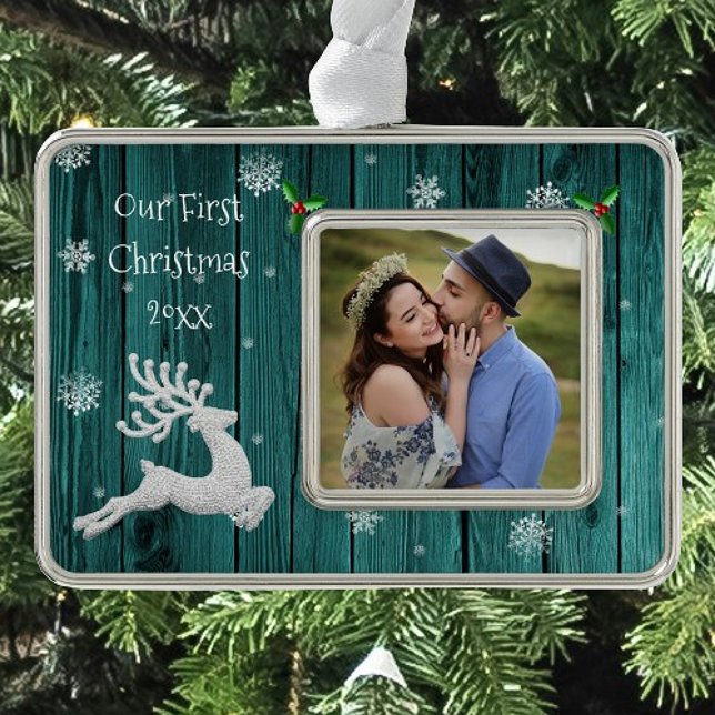 Adorno Navidades rusos verde azulados renos enmarcados pr (Teal Rustic Christmas Reindeer Framed First Christmas Ornament)
